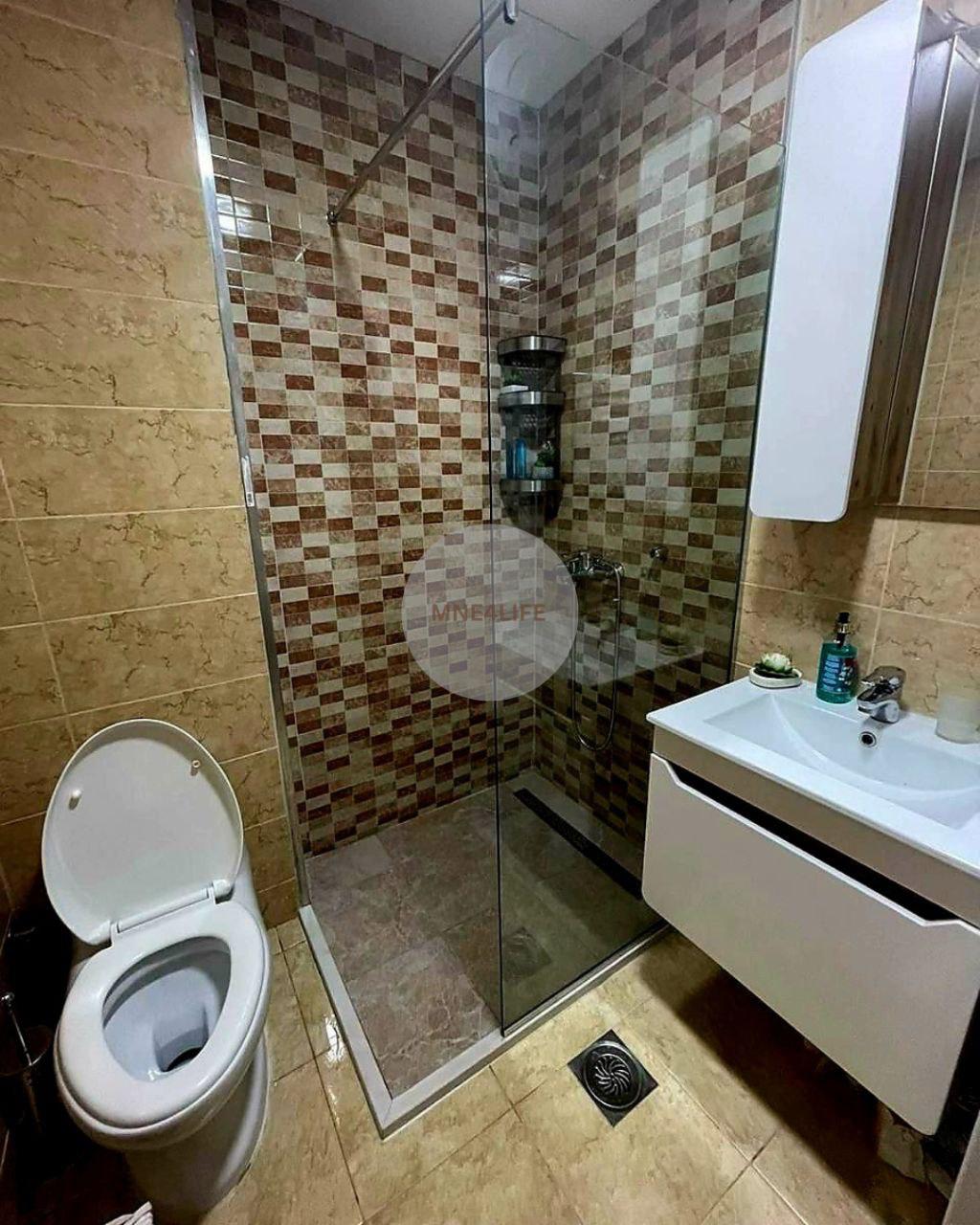 525